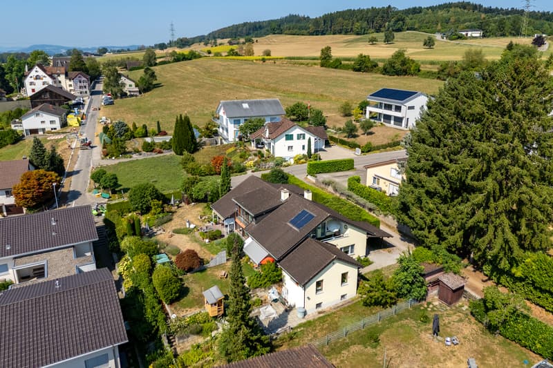 am Dorfrand der florierenden Gemeinde Berg gelegen