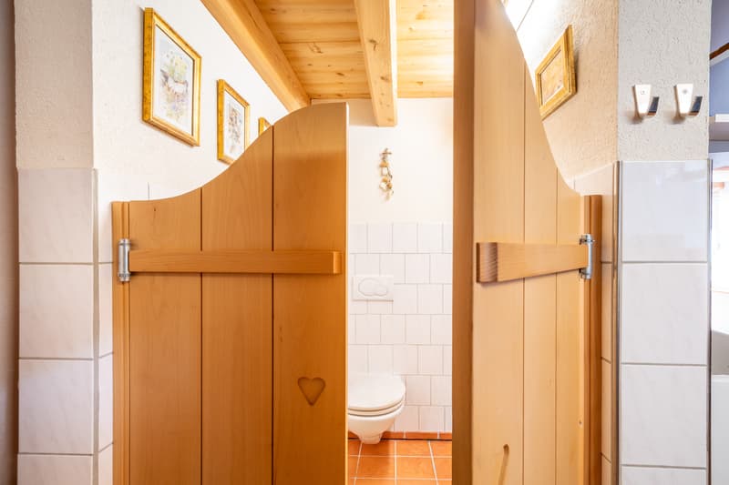 originell integriertes WC im Waschraum/Schmutzschleuse