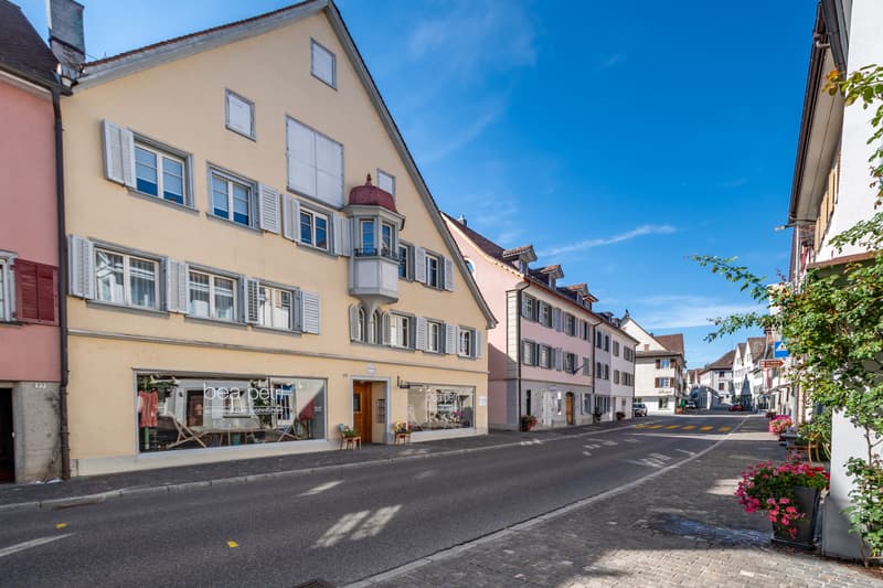 Wohnhaus mit Ladenlokal