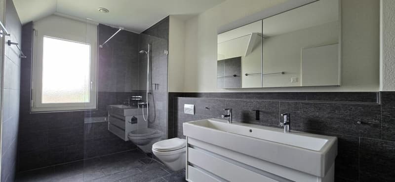Badezimmer mit begehbarer Dusche