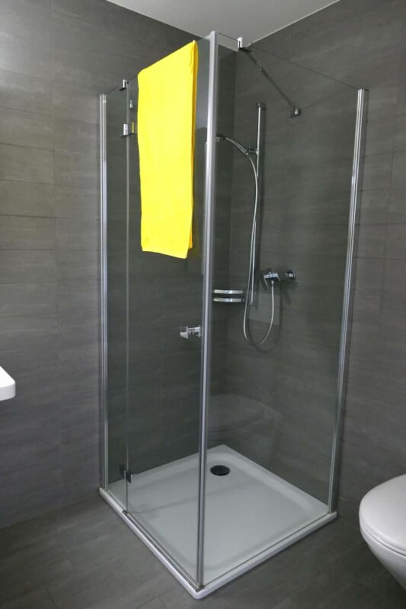 Badezimmer mit Dusche