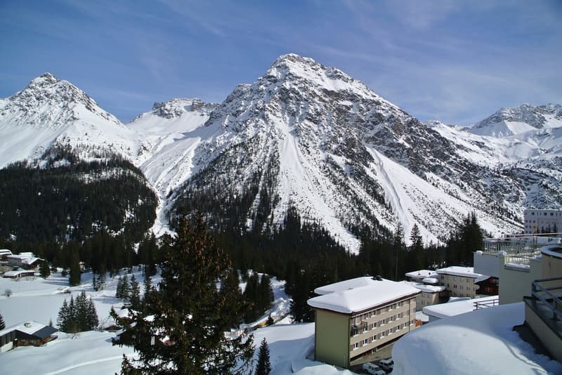 Ultimo appartamento di 2 camere ristrutturato di recente nel centro di Arosa (7)