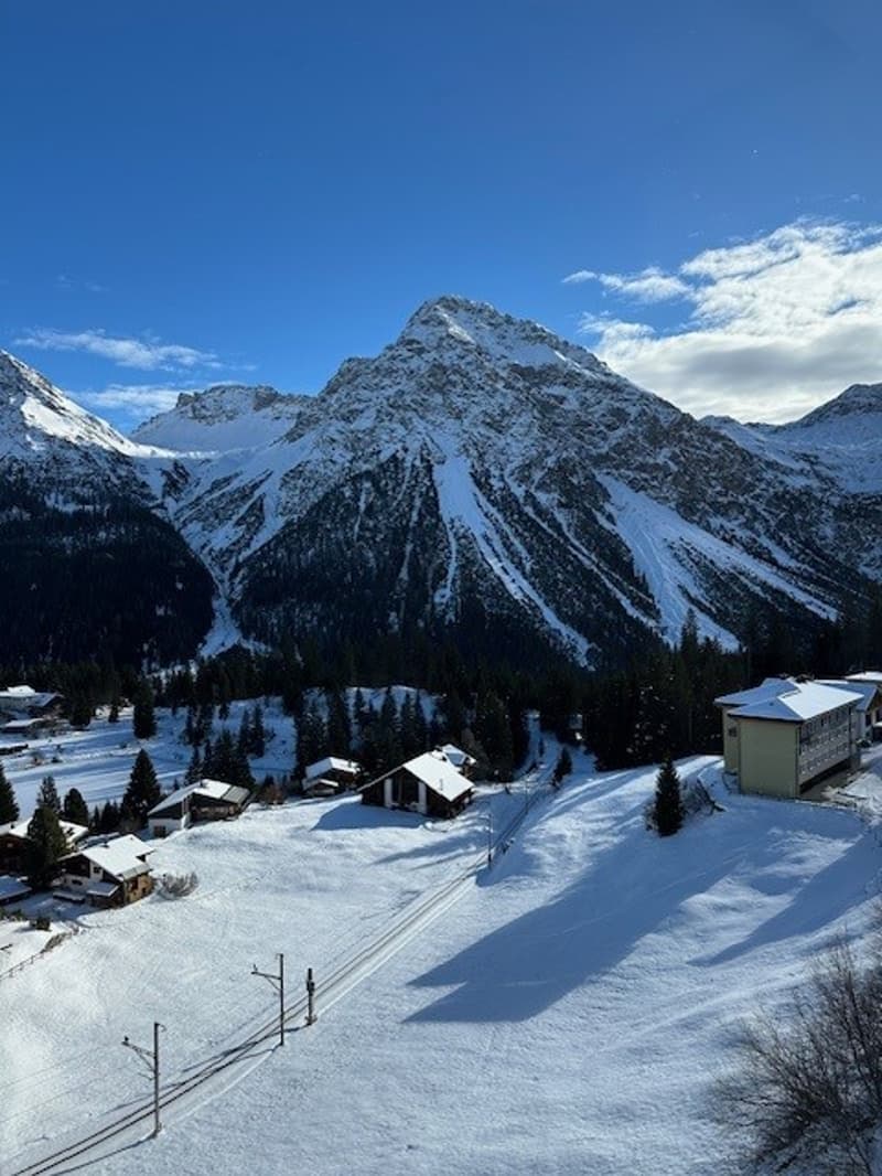 Ultimo appartamento di 2 camere ristrutturato di recente nel centro di Arosa (5)