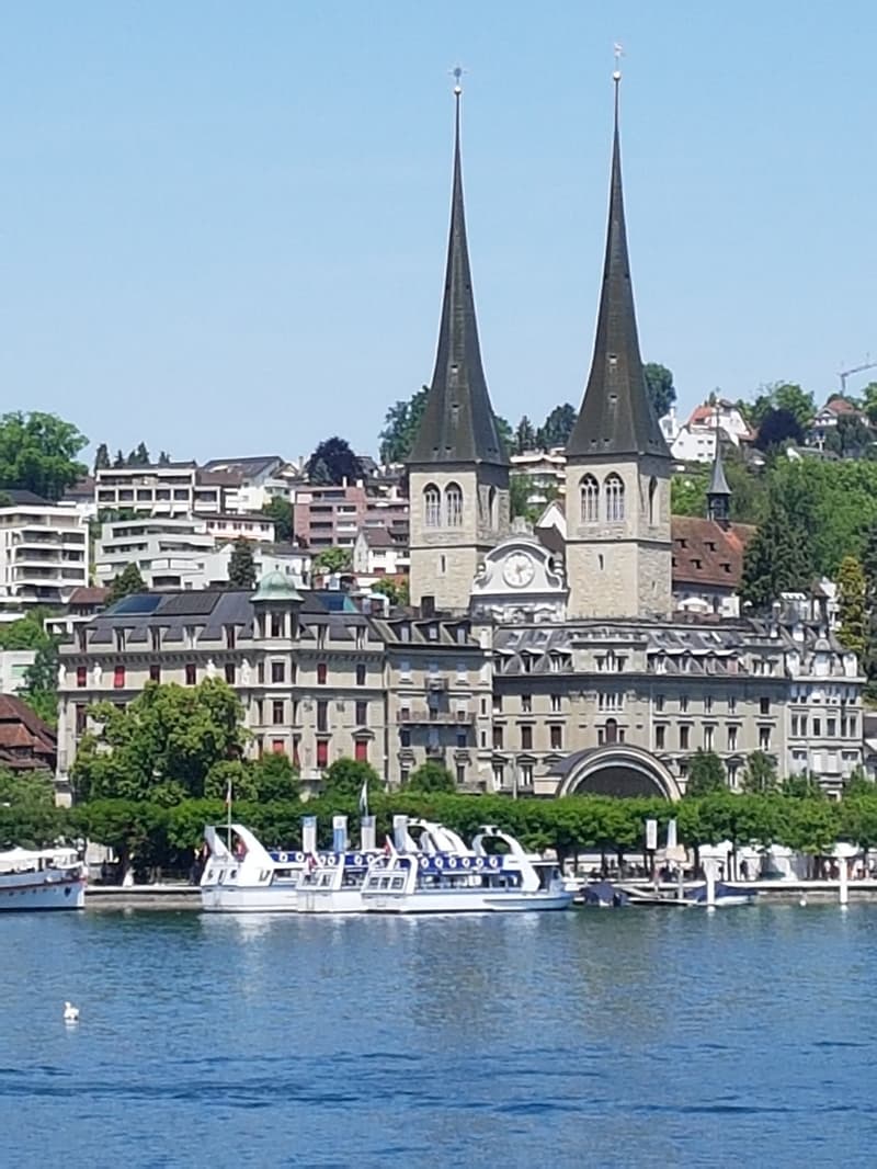 Attraktive Büroräume mit Seesicht direkt bei der Hofkirche (1)
