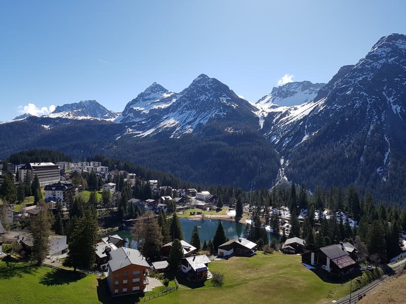 Appartamento di 3 locali ristrutturato di recente nel centro di Arosa (2)