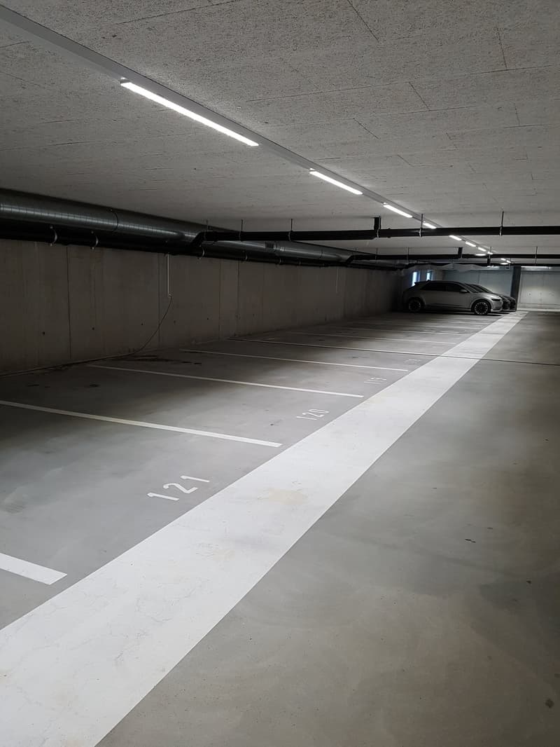 Parkplatz in Einstellhalle zu vermieten (3)