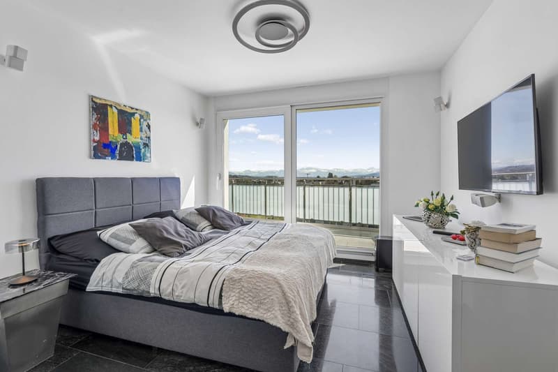 Zimmer 2 mit Ausgang auf Terrasse