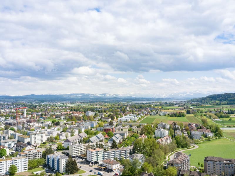 Above the Clouds: Exclusive 5.5-Room Apartment on the 31st Floor with Panoramic View (2)