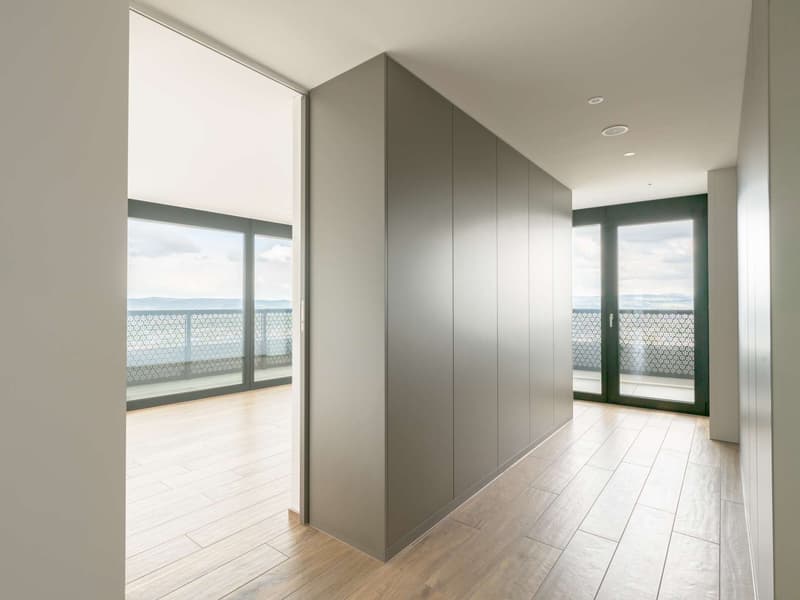 Above the Clouds: Exclusive 5.5-Room Apartment on the 31st Floor with Panoramic View (9)