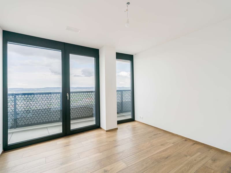 Above the Clouds: Exclusive 5.5-Room Apartment on the 31st Floor with Panoramic View (7)