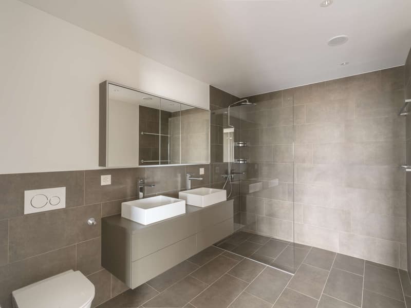 Above the Clouds: Exclusive 5.5-Room Apartment on the 31st Floor with Panoramic View (12)