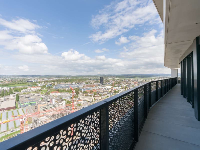Above the Clouds: Exclusive 5.5-Room Apartment on the 31st Floor with Panoramic View (3)