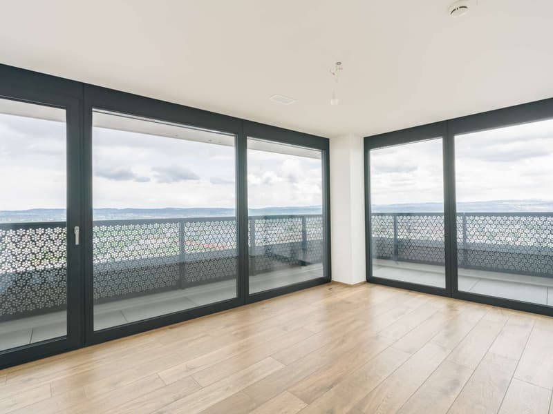 Above the Clouds: Exclusive 5.5-Room Apartment on the 31st Floor with Panoramic View (8)