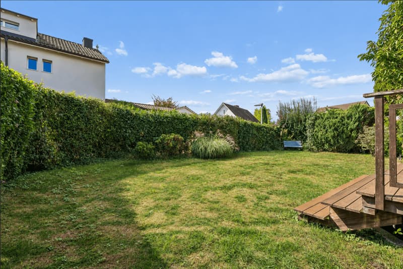 Grosszügige Gartenfläche