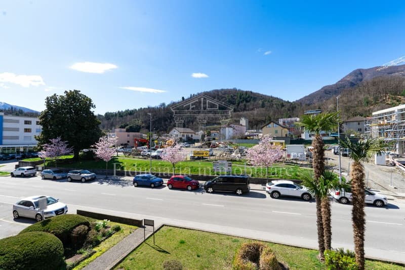 LOSONE - Espace commercial lumineux et polyvalent en position centrale (8)