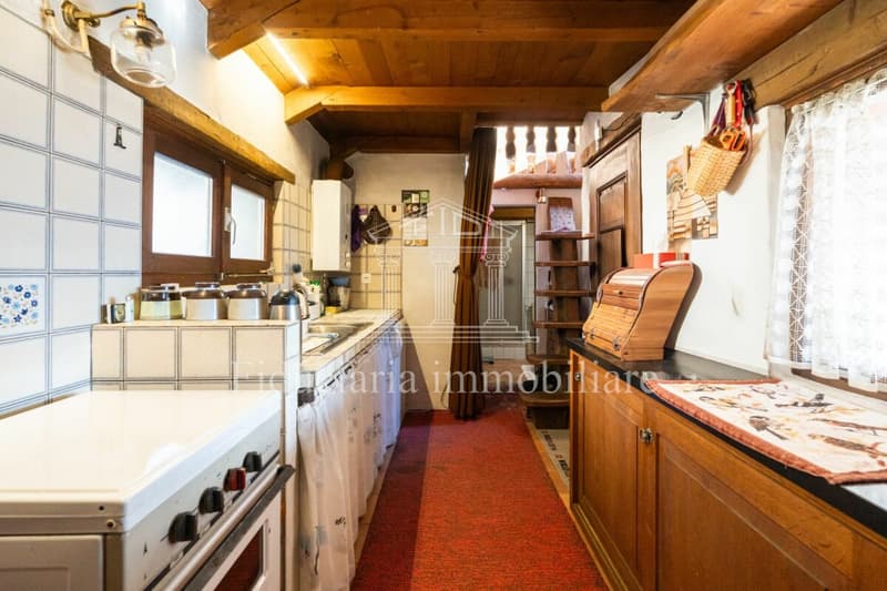 Brissago - Affascinante rustico di 3.5 locali in posizione soleggiata von vista lago da sogno (9)