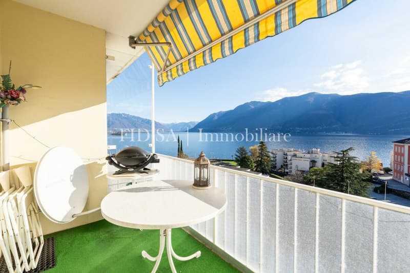 BRISSAGO - Ampio appartamento in posizione centrale e soleggiata con vista aperta sul lago (2)