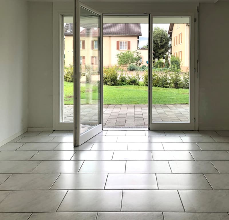 Wohnzimmer mit Ausgang auf den Sitzplatz