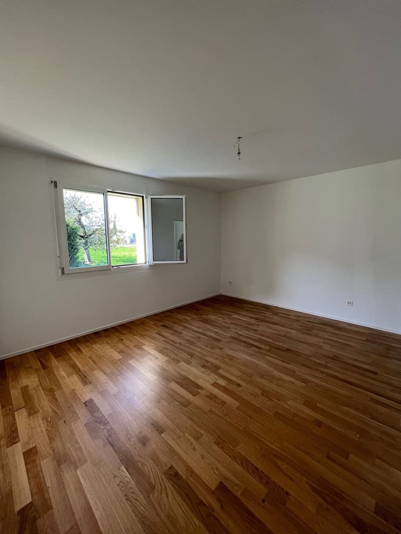 Schlafzimmer mit Parkettboden