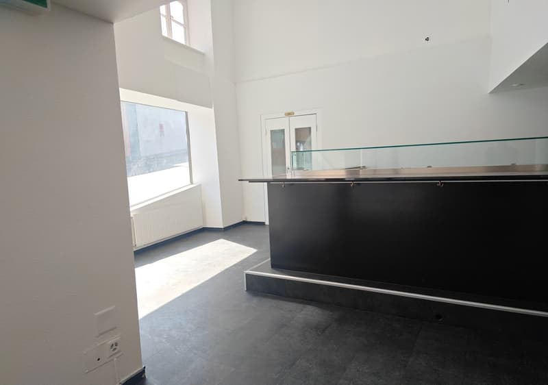 Central commercial space in Liestal – 98 m² with shopfront and vaulted room (3)
