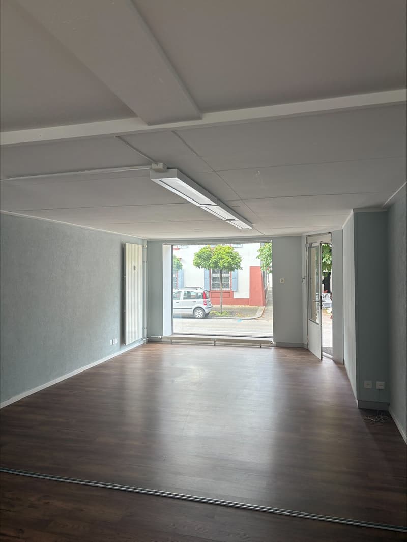 Local commercial / espace commercial sur la Hauptstrasse à Sissach (2)