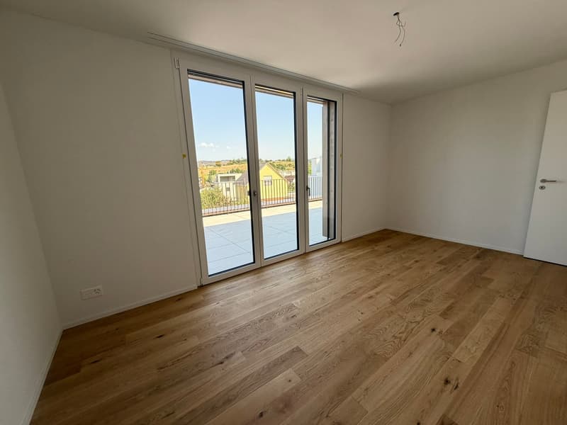 Moderne 2.5-Zimmer-Attikawohnung im Neubau mit grosszügiger Terrasse (8)