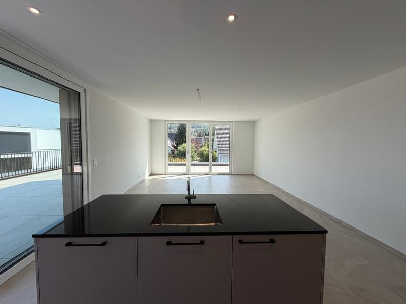 Moderne 2.5-Zimmer-Attikawohnung im Neubau mit grosszügiger Terrasse (4)