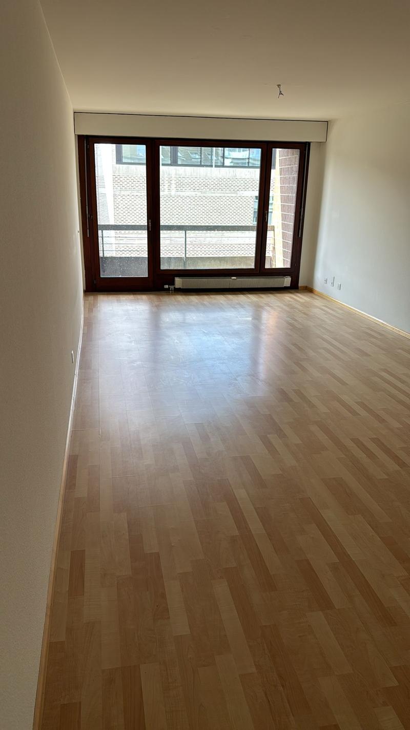 Appartamento luminoso, accogliente e ottimamente posizionato di 3,5 locali (St. Johann) (1)