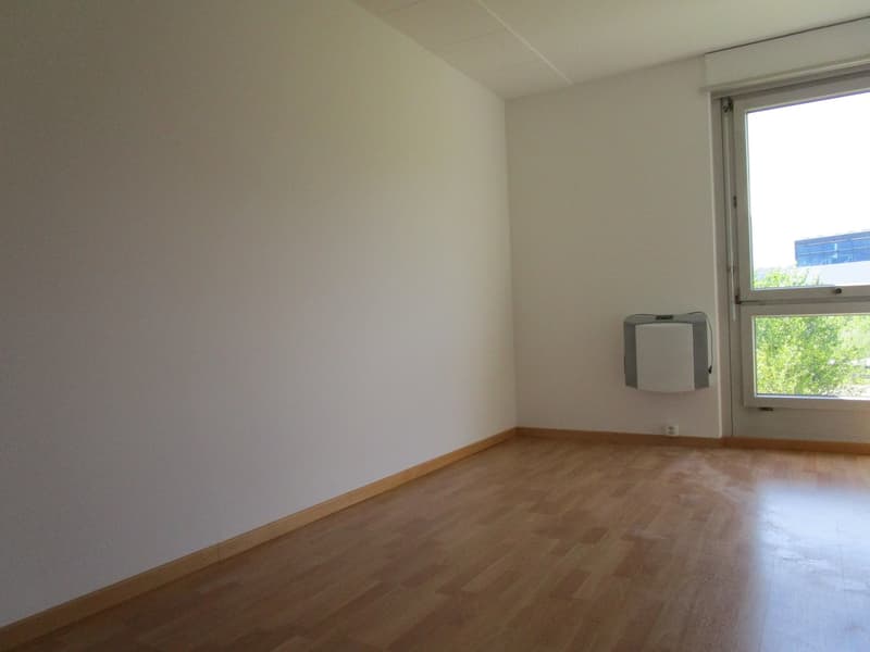 Près de la ville et du lac - appartement de 3 pièces ensoleillé avec balcon couvert (3)