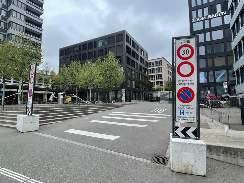 Attractive commercial space with separate storage and 10 parking spaces (14)