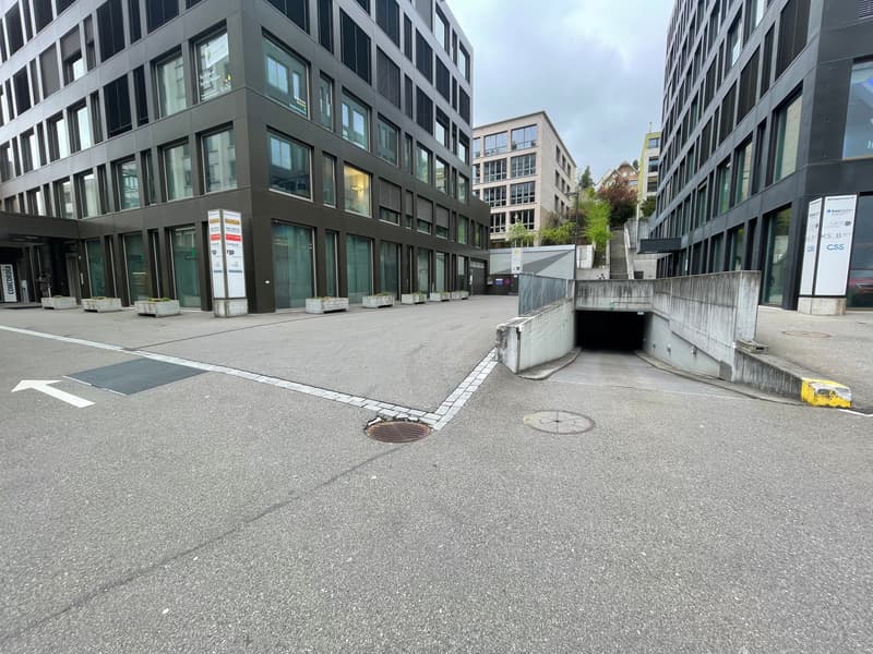 Attractive commercial space with separate storage and 10 parking spaces (11)