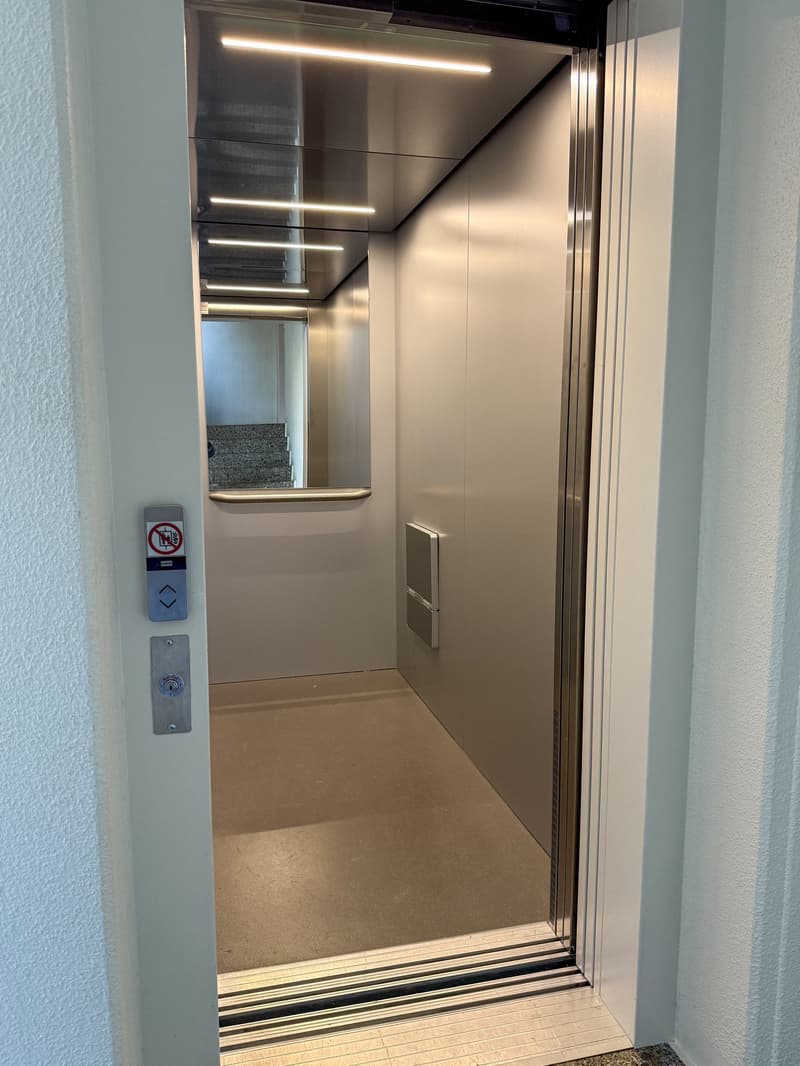Appartamento di 5 locali luminoso in una posizione centrale e tranquilla a Zürich-Albisrieden (19)