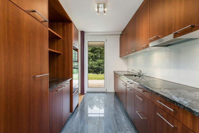 Charmante 3.5-Zimmer-Gartenwohnung mit viel Privatsphäre in der Stadt Zug (5)