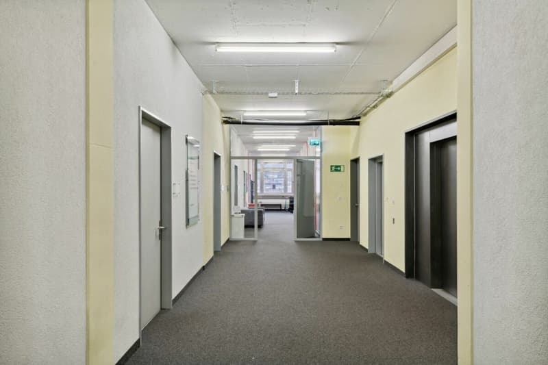Spazio ufficio luminoso nella immediata vicinanza della stazione di Regensdorf (7)