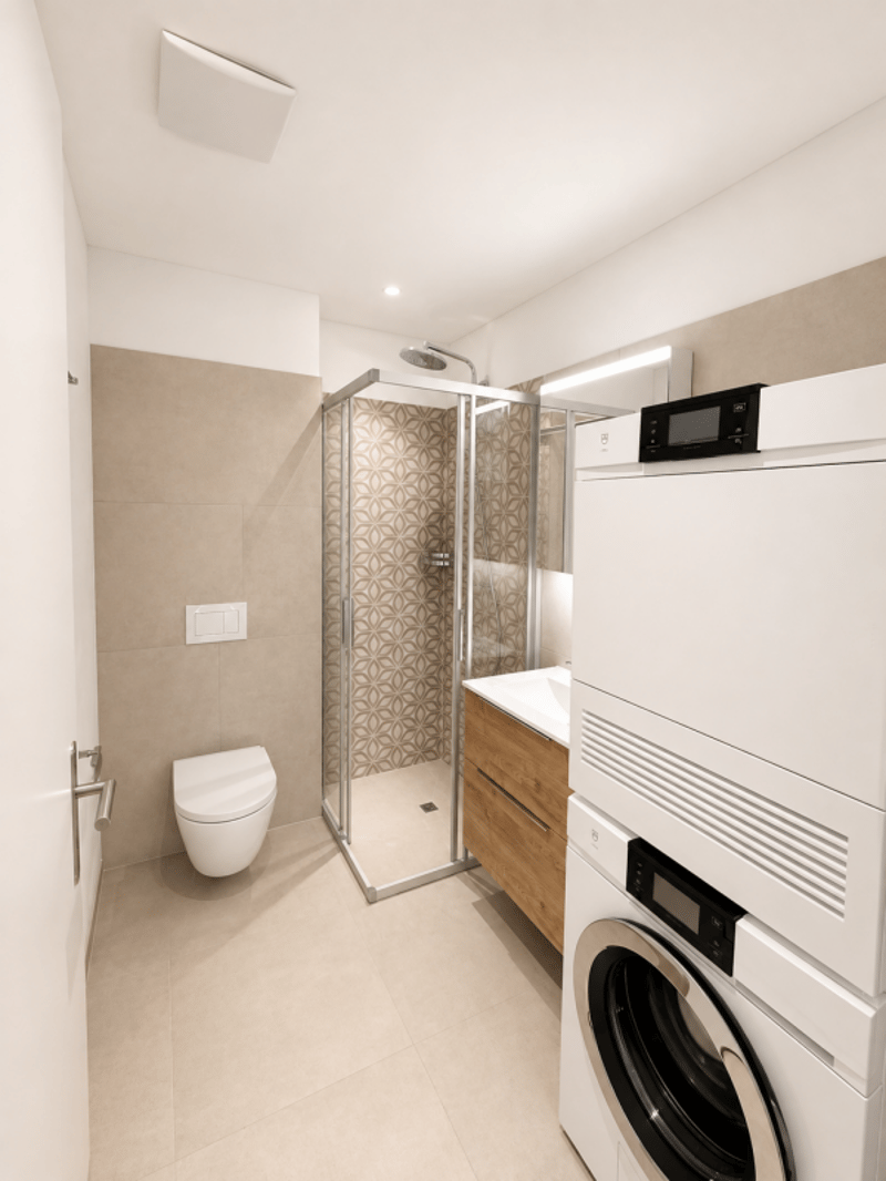 Bad mit Dusche und Waschturm