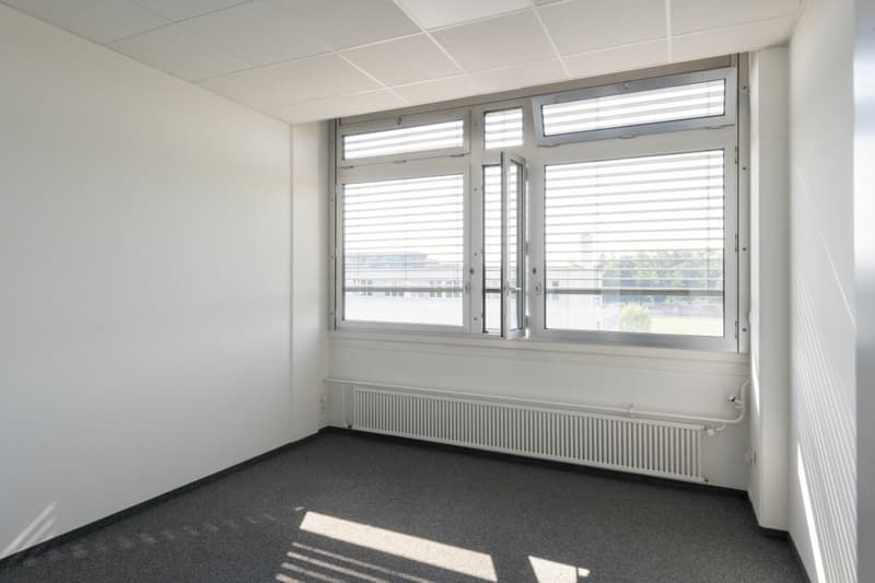 Plug and work - Moderne Büroflächen mit Community-Zonen in Regensdorf (7)