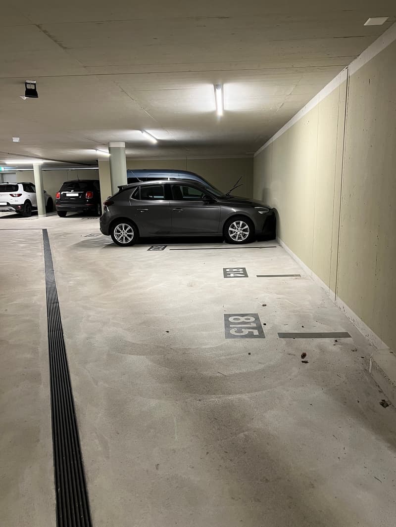 Posto auto per motocicletta in affitto (3)