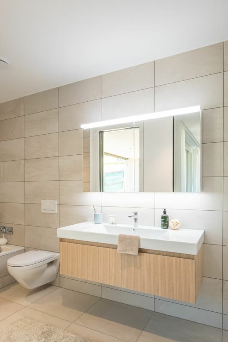 Badezimmer en suite mit Tageslicht