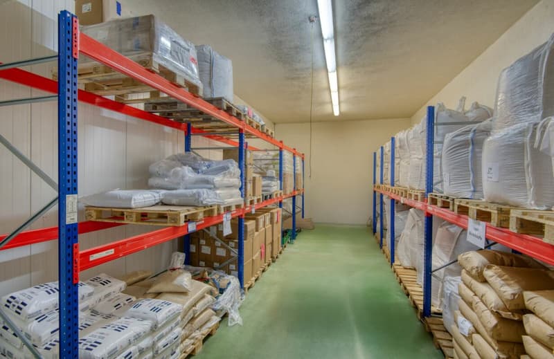 Attractive commercial and storage space in a traffic-favored location (5)
