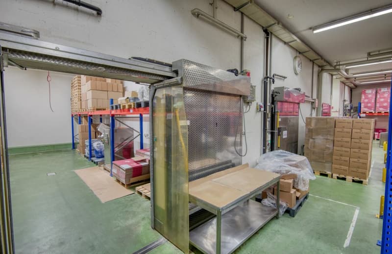 Attractive commercial and storage space in a traffic-favored location (9)