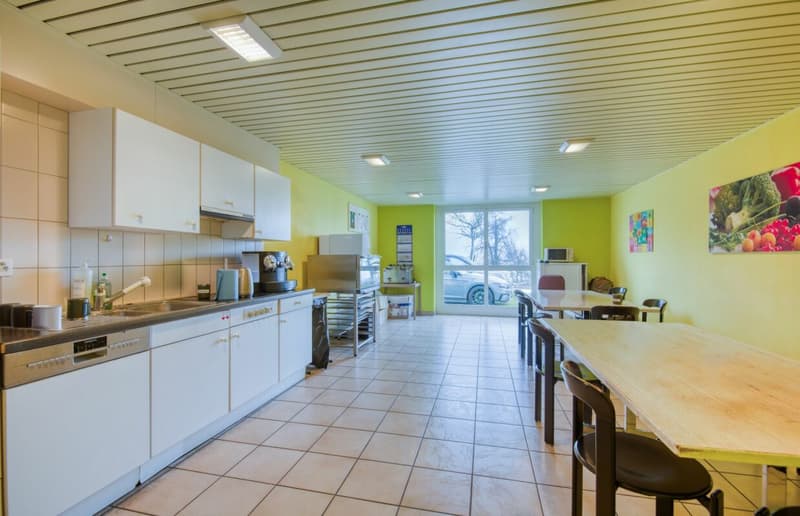 Attractive commercial and storage space in a traffic-favored location (13)