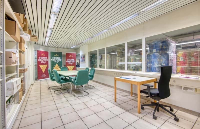Attractive commercial and storage space in a traffic-favored location (12)