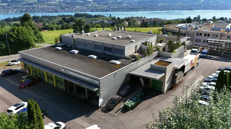 Spazio commerciale e di stoccaggio attraente in una posizione favorevole al traffico (2)