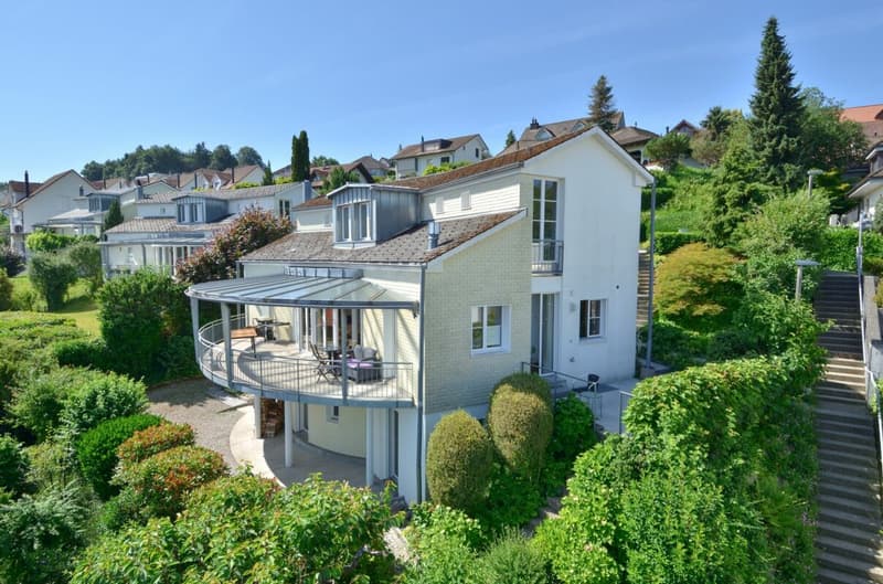 6.5-Zimmer-Haus mit Weitblick über den Zürichsee (1)