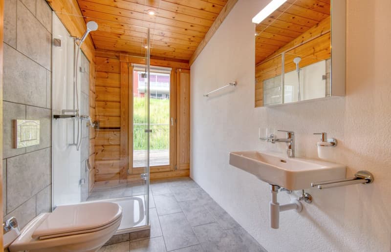 2-Zimmer-Wohnung mit Terrasse über die ganze Wohnungslänge Viel Holz, viel Licht und eine Terrasse, die alles verbindet (4)