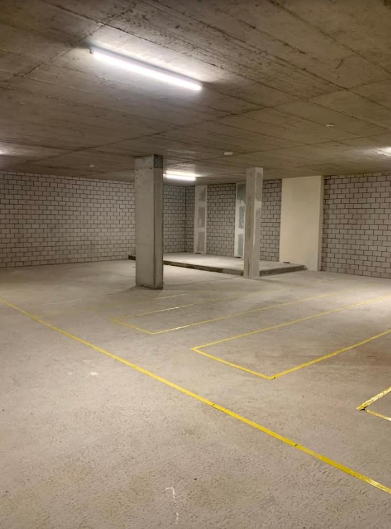 Spacious commercial space in a central location in Niederhasli (3)