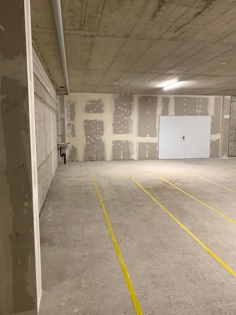 Spacious commercial space in a central location in Niederhasli (5)