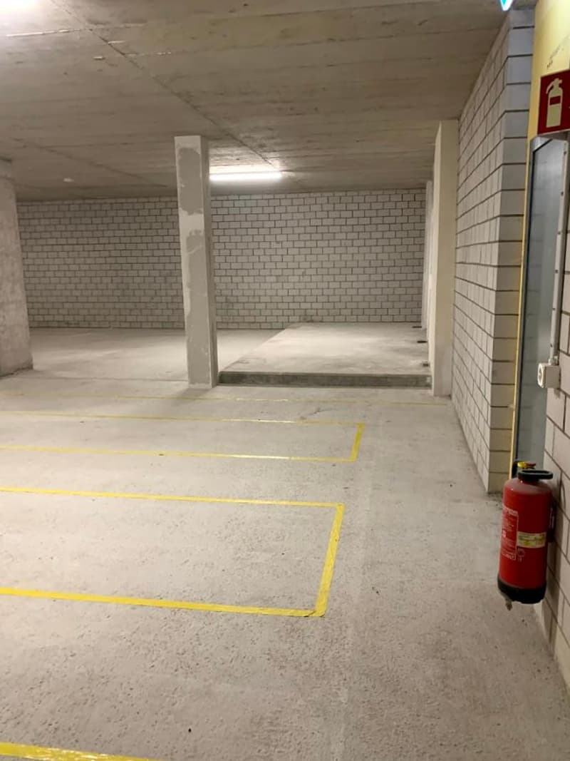 Spacious commercial space in a central location in Niederhasli (4)