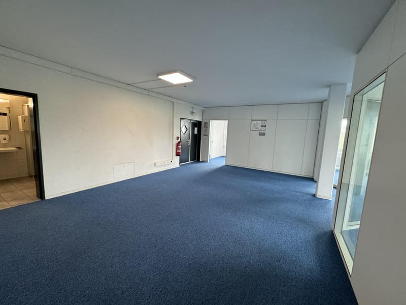 Spacious office and commercial space for rent (2)