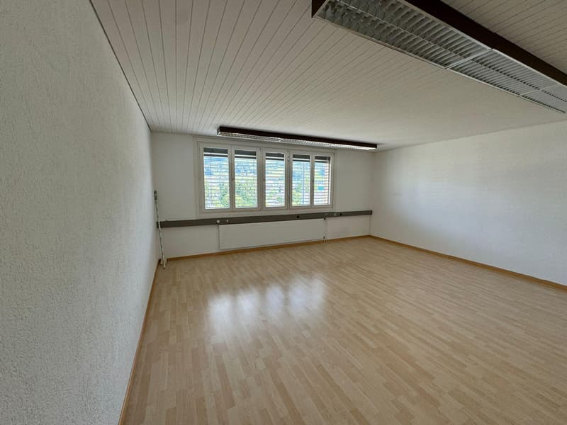 Commercial space for rent in Lachen (4)
